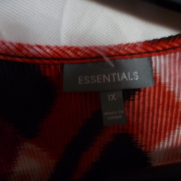 slimming and shiny/ Essential 1XL Ladies Top - Picture 4 of 4